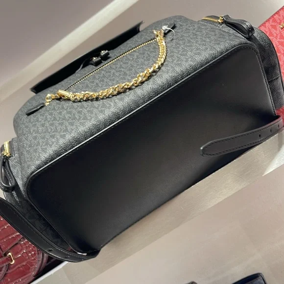 Michael Kors Jet Set Large Logo Backpack
Black 
NWT - Picture 4 of 16